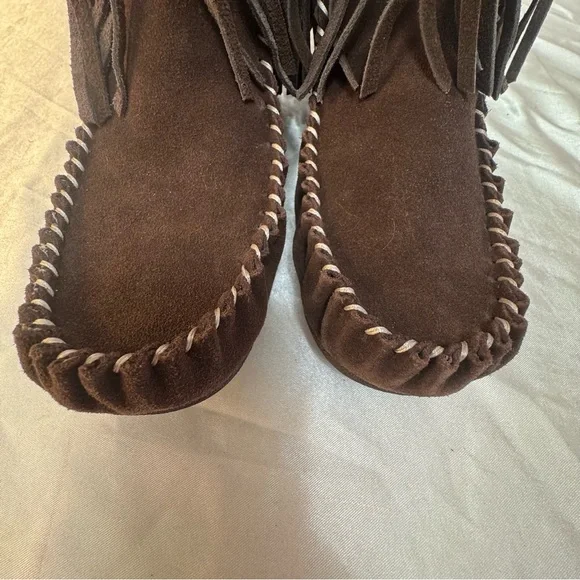 Lamo Virginia Three Tier Chevron Pattern Suede Fringe Moccasin Boots NWOT - Picture 8 of 12